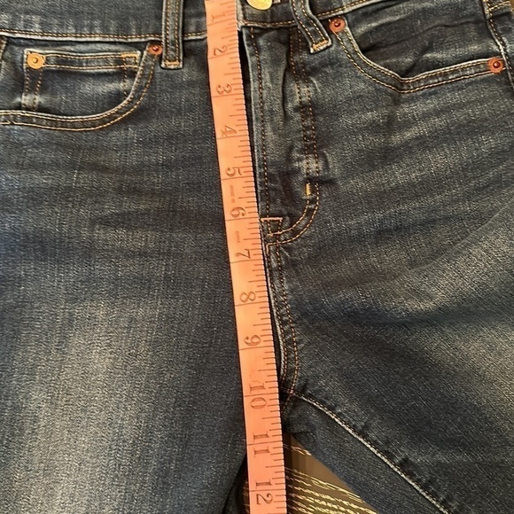 GAP true skinny high rise, medium wash, light distressing, size 26 - Picture 6 of 11